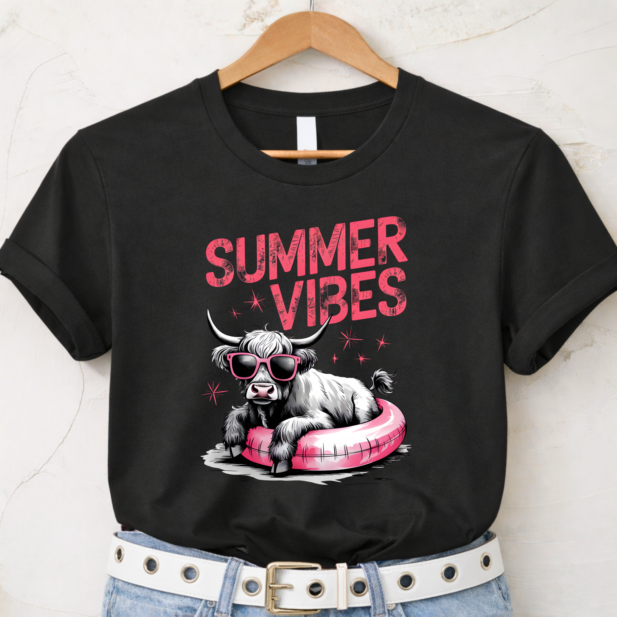 Summer Vibes Highland Cow – Retro Graphic