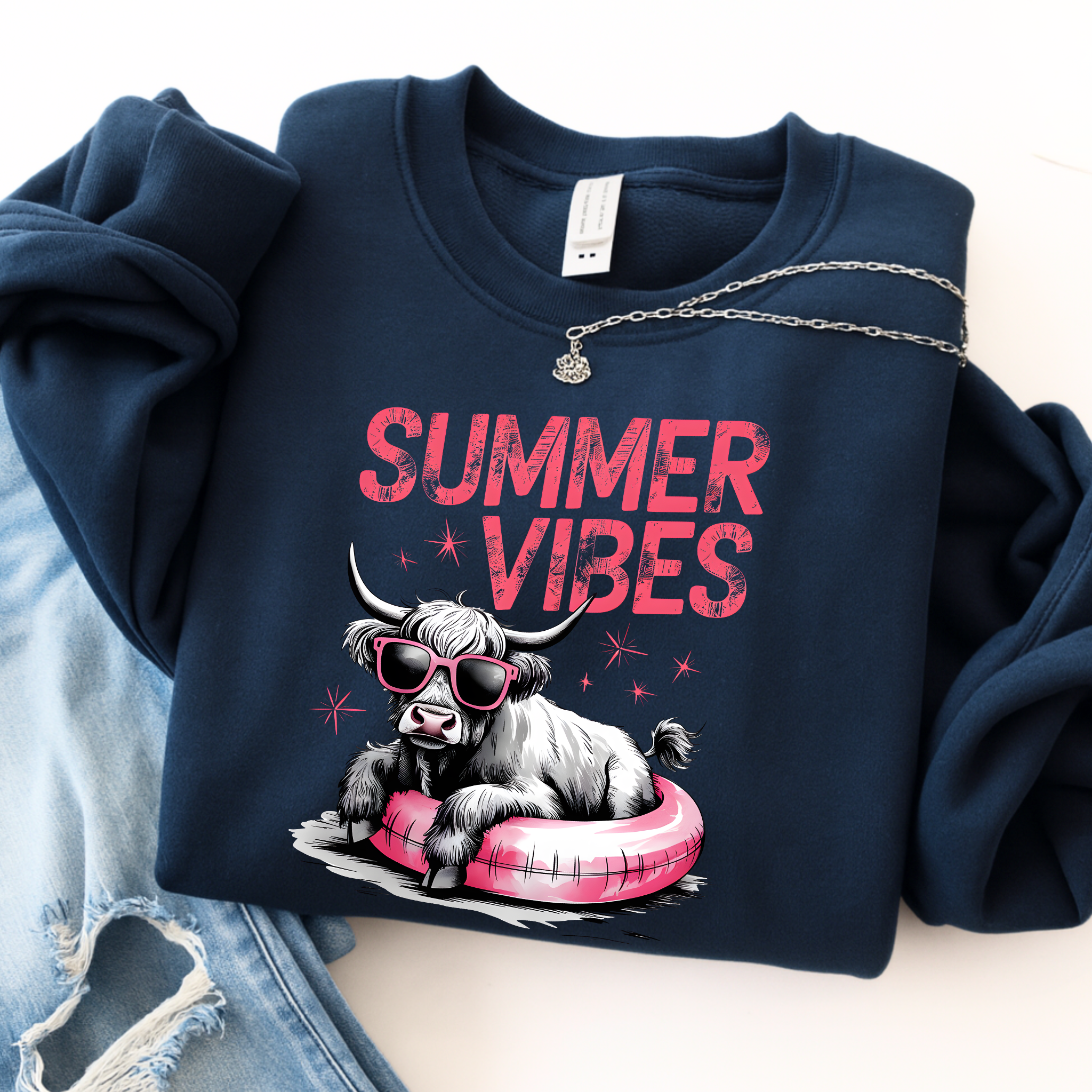 Summer Vibes Highland Cow – Retro Graphic