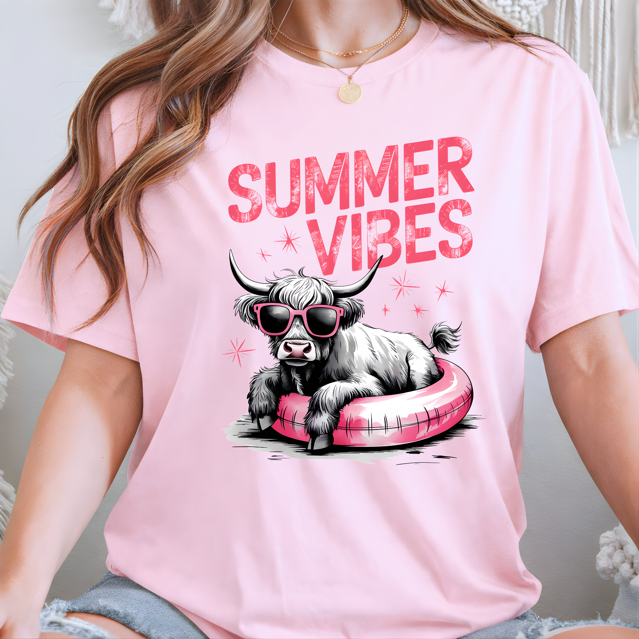 Summer Vibes Highland Cow – Retro Graphic